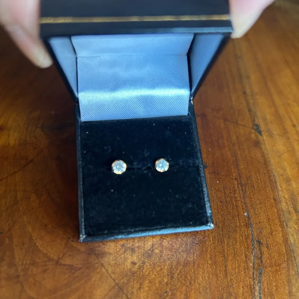 Bezel Gold Necklace and Earring Set - Picture 4 of 9